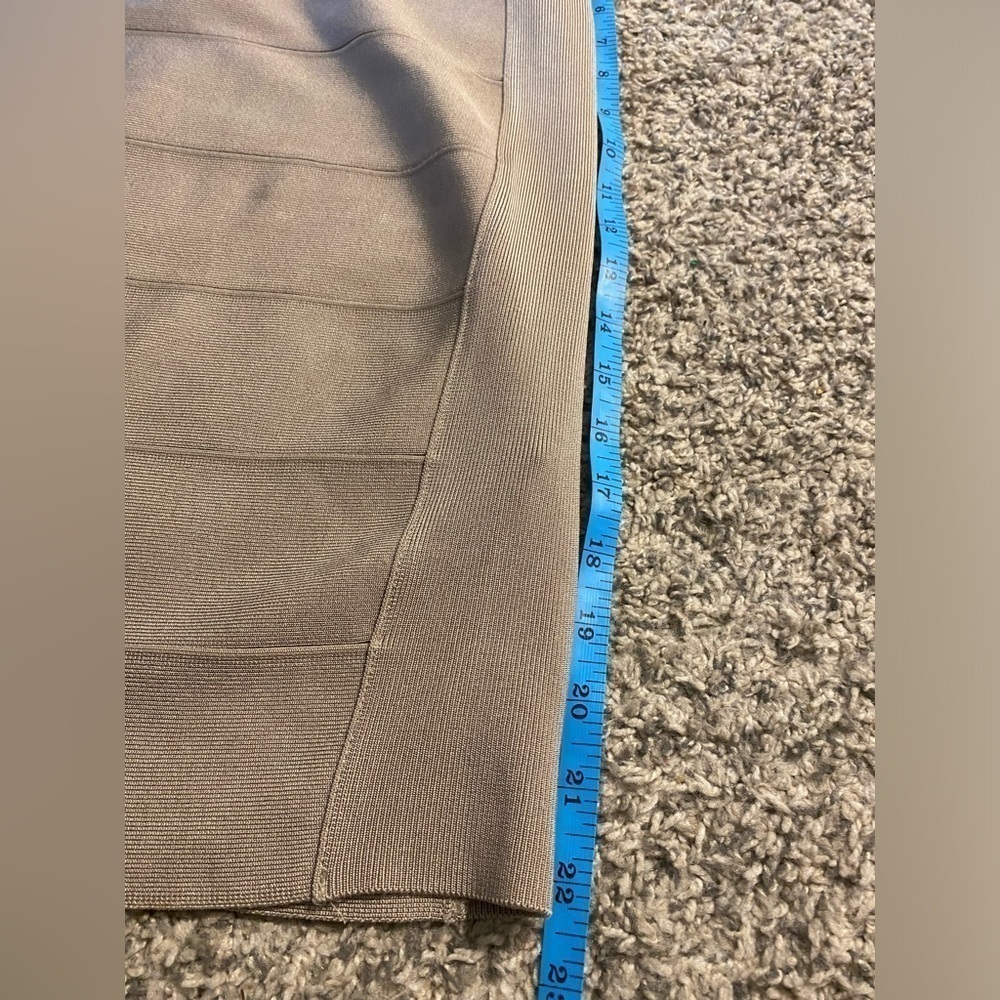 Calvin Klein tan bodycon ribbed pencil skirt | Size Large - Picture 6 of 6
